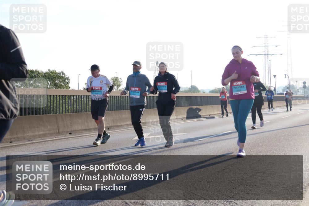 03.10.2025 - Köhlbrandbrückenlauf Luisa Fischer http://msf.ph/oto/8995711 03.10.2025 10:26:17 Position 3 2425, 2666 meine-sportfotos.de