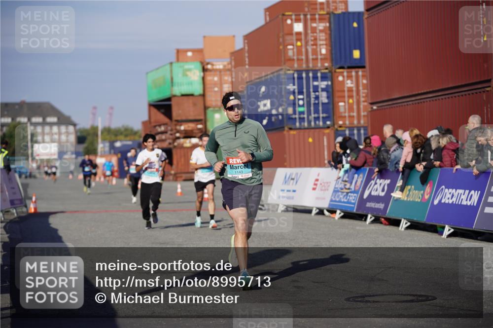 03.10.2025 - Köhlbrandbrückenlauf Michael Burmester http://msf.ph/oto/8995713 03.10.2025 09:58:11 Ziel 1112, 1114, 1143, 1167, 3243, 3246, 3338 meine-sportfotos.de
