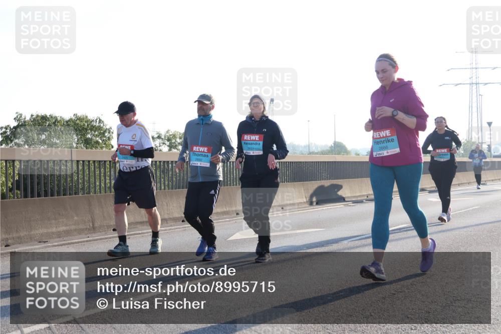 03.10.2025 - Köhlbrandbrückenlauf Luisa Fischer http://msf.ph/oto/8995715 03.10.2025 10:26:18 Position 3 2425, 2692, 26919, 2666 meine-sportfotos.de