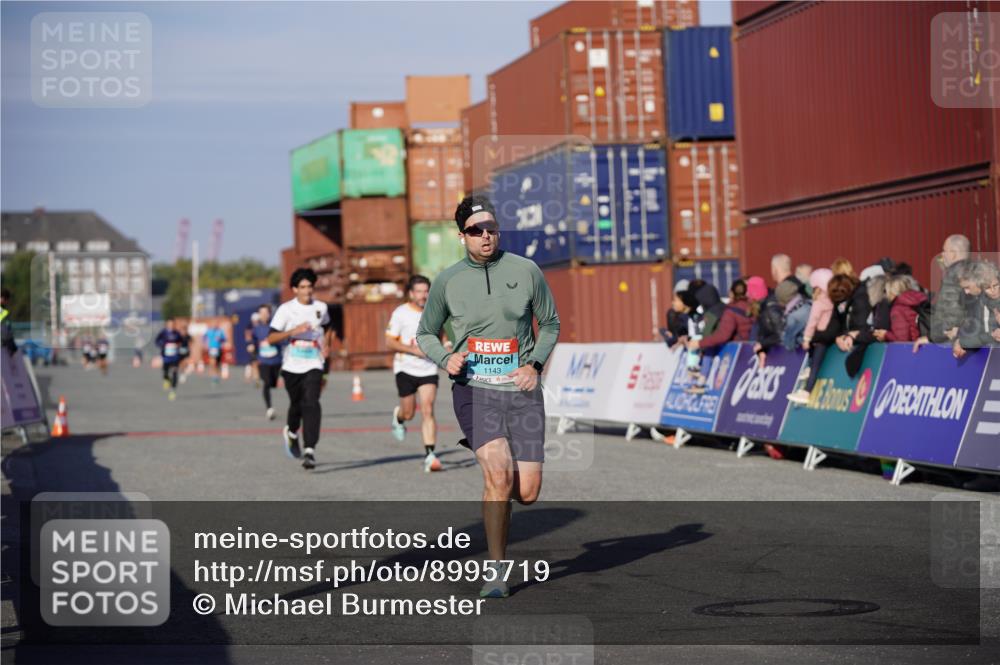 03.10.2025 - Köhlbrandbrückenlauf Michael Burmester http://msf.ph/oto/8995719 03.10.2025 09:58:11 Ziel 1112, 1114, 1143, 1167, 3243, 3246, 3338 meine-sportfotos.de