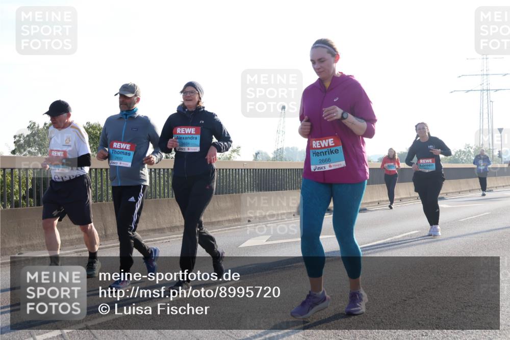 03.10.2025 - Köhlbrandbrückenlauf Luisa Fischer http://msf.ph/oto/8995720 03.10.2025 10:26:18 Position 3 2692, 2691, 2666 meine-sportfotos.de