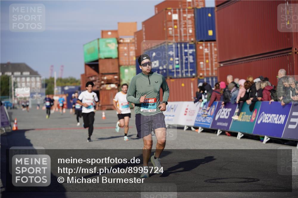 03.10.2025 - Köhlbrandbrückenlauf Michael Burmester http://msf.ph/oto/8995724 03.10.2025 09:58:11 Ziel 1112, 1114, 1143, 1167, 3243, 3246, 3338 meine-sportfotos.de