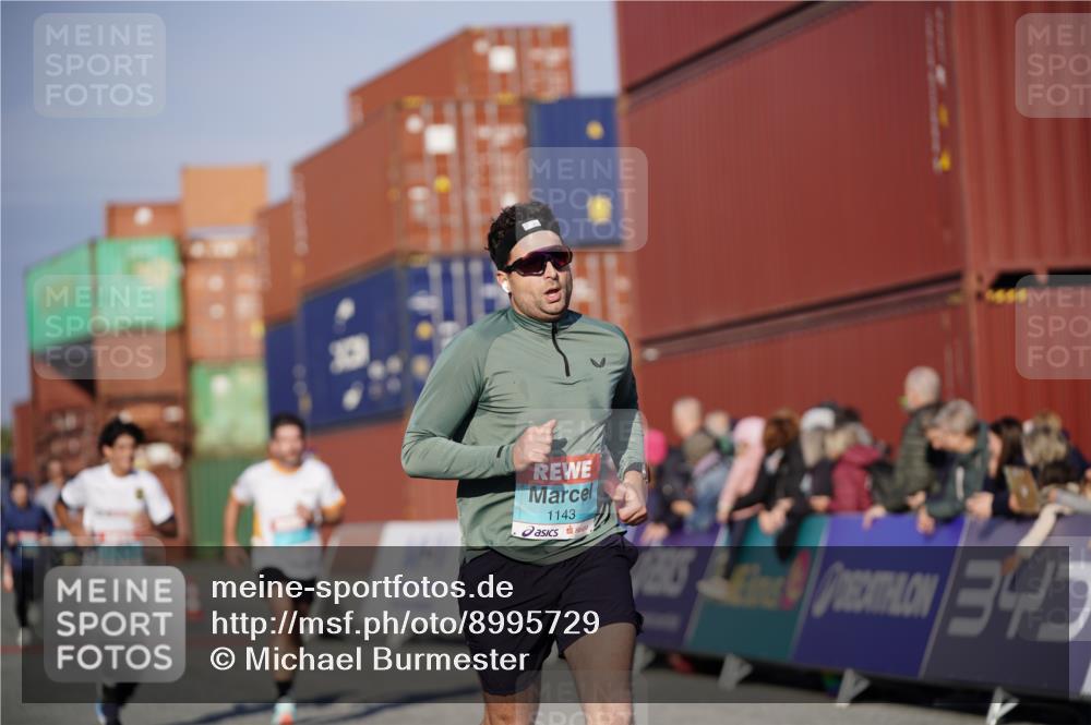 03.10.2025 - Köhlbrandbrückenlauf Michael Burmester http://msf.ph/oto/8995729 03.10.2025 09:58:12 Ziel 1112, 1114, 1143, 1167, 3243, 3246, 3338 meine-sportfotos.de