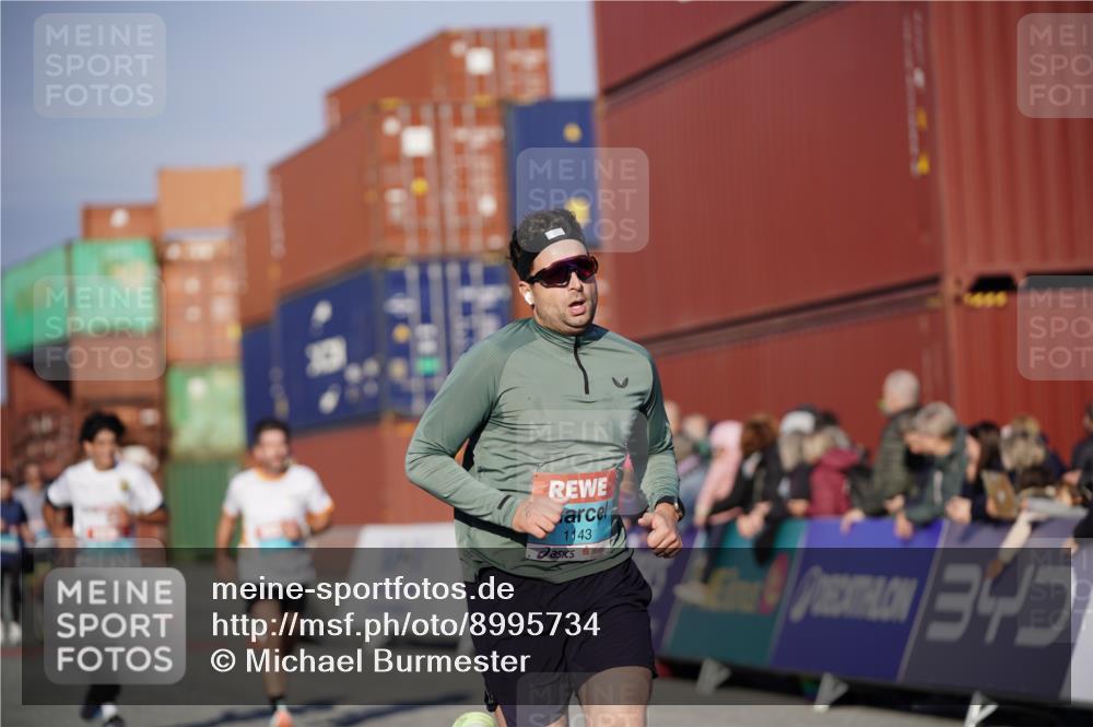 03.10.2025 - Köhlbrandbrückenlauf Michael Burmester http://msf.ph/oto/8995734 03.10.2025 09:58:12 Ziel 1112, 1114, 1143, 1167, 3243, 3246, 3338 meine-sportfotos.de