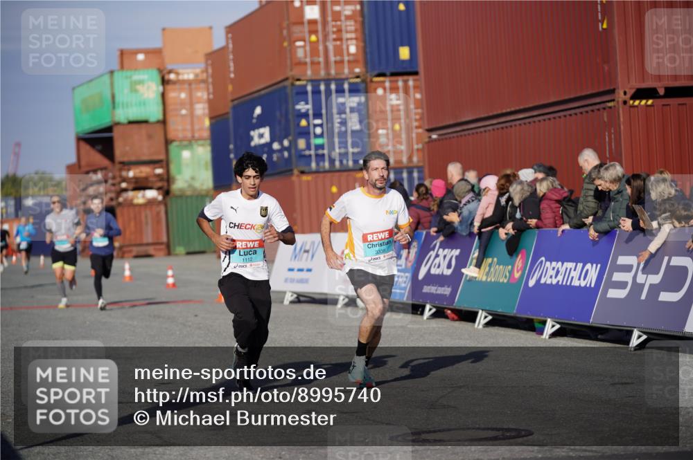 03.10.2025 - Köhlbrandbrückenlauf Michael Burmester http://msf.ph/oto/8995740 03.10.2025 09:58:14 Ziel 1052, 1112, 1143, 3243, 3246, 3338 meine-sportfotos.de