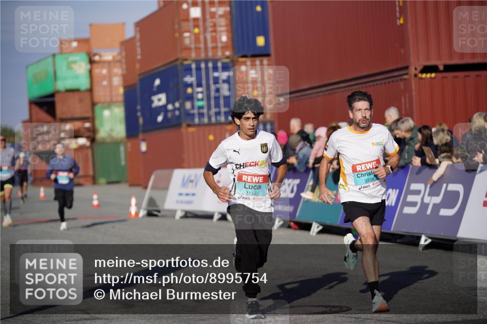 03.10.2025 - Köhlbrandbrückenlauf Michael Burmester http://msf.ph/oto/8995754 03.10.2025 09:58:14 Ziel 1052, 1112, 1143, 3243, 3246, 3338 meine-sportfotos.de