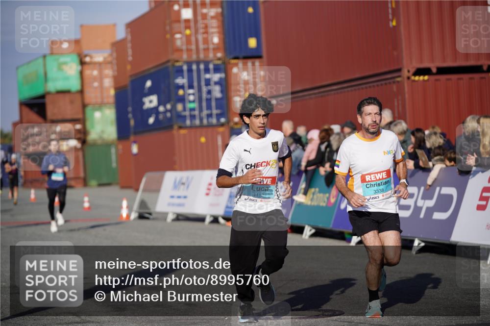 03.10.2025 - Köhlbrandbrückenlauf Michael Burmester http://msf.ph/oto/8995760 03.10.2025 09:58:14 Ziel 1052, 1112, 1143, 3243, 3246, 3338 meine-sportfotos.de