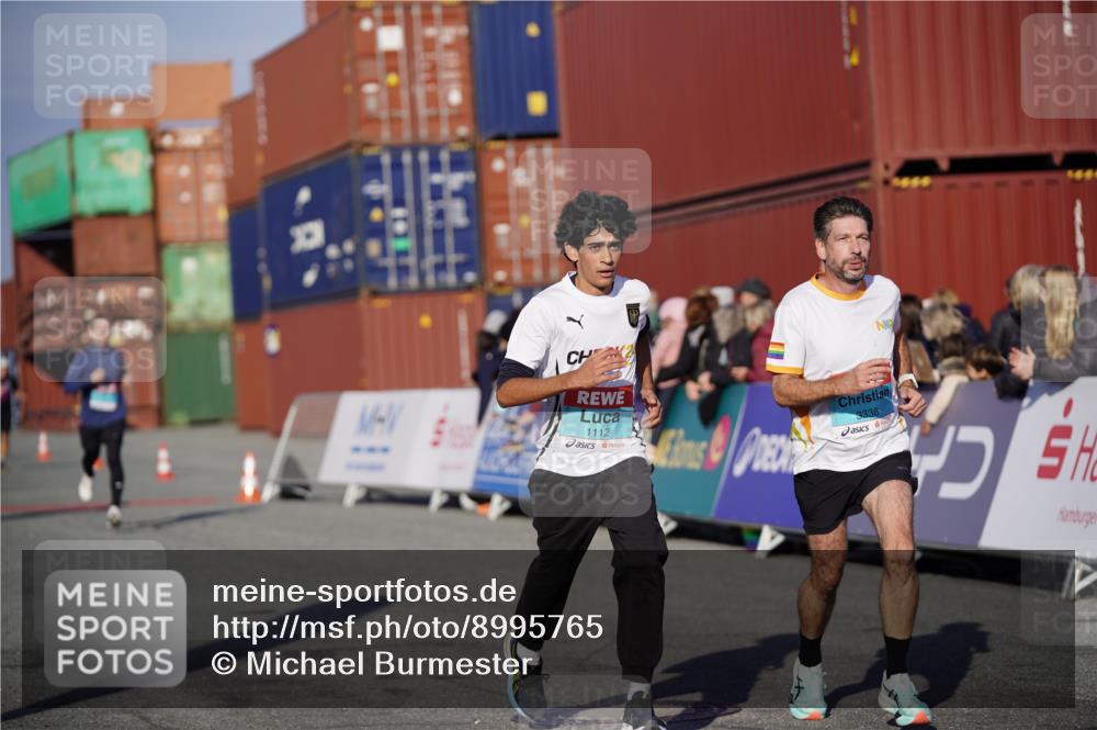 03.10.2025 - Köhlbrandbrückenlauf Michael Burmester http://msf.ph/oto/8995765 03.10.2025 09:58:15 Ziel 1052, 1112, 1143, 3243, 3246, 3338, 3592 meine-sportfotos.de
