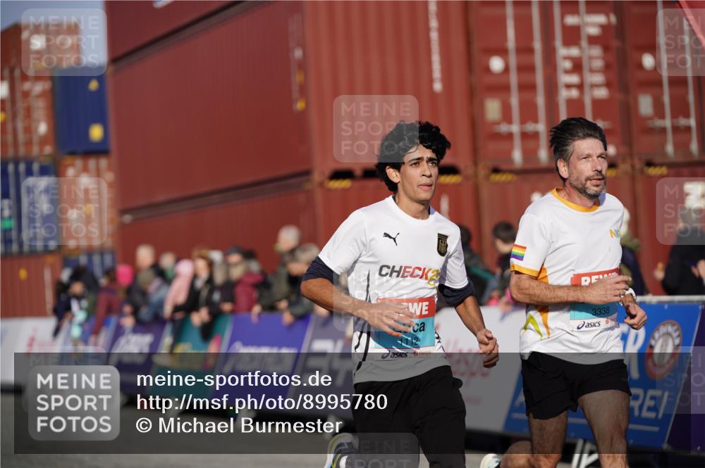 03.10.2025 - Köhlbrandbrückenlauf Michael Burmester http://msf.ph/oto/8995780 03.10.2025 09:58:15 Ziel 1052, 1112, 1143, 3243, 3246, 3338, 3592 meine-sportfotos.de