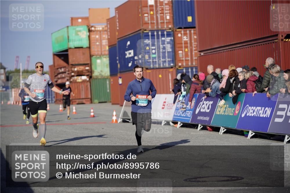 03.10.2025 - Köhlbrandbrückenlauf Michael Burmester http://msf.ph/oto/8995786 03.10.2025 09:58:17 Ziel 1052, 1112, 1143, 3338, 3592 meine-sportfotos.de