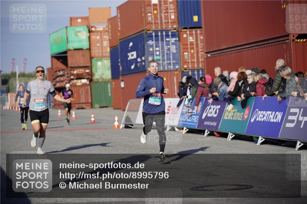 03.10.2025 - Köhlbrandbrückenlauf Michael Burmester http://msf.ph/oto/8995796 03.10.2025 09:58:18 Ziel 1052, 1112, 1143, 3338, 3592 meine-sportfotos.de