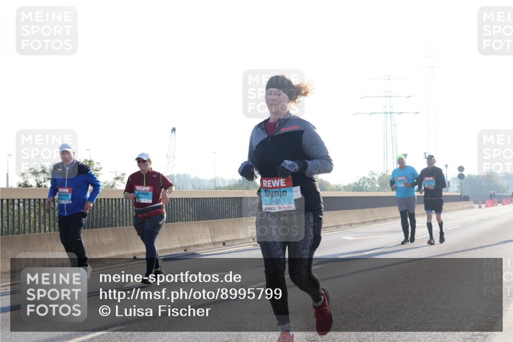 03.10.2025 - Köhlbrandbrückenlauf Luisa Fischer http://msf.ph/oto/8995799 03.10.2025 10:26:29 Position 3 2426 meine-sportfotos.de
