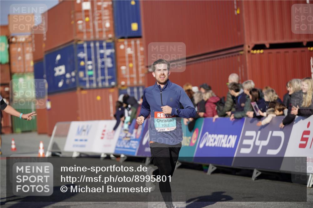 03.10.2025 - Köhlbrandbrückenlauf Michael Burmester http://msf.ph/oto/8995801 03.10.2025 09:58:19 Ziel 1052, 1112, 1143, 3338, 3592 meine-sportfotos.de