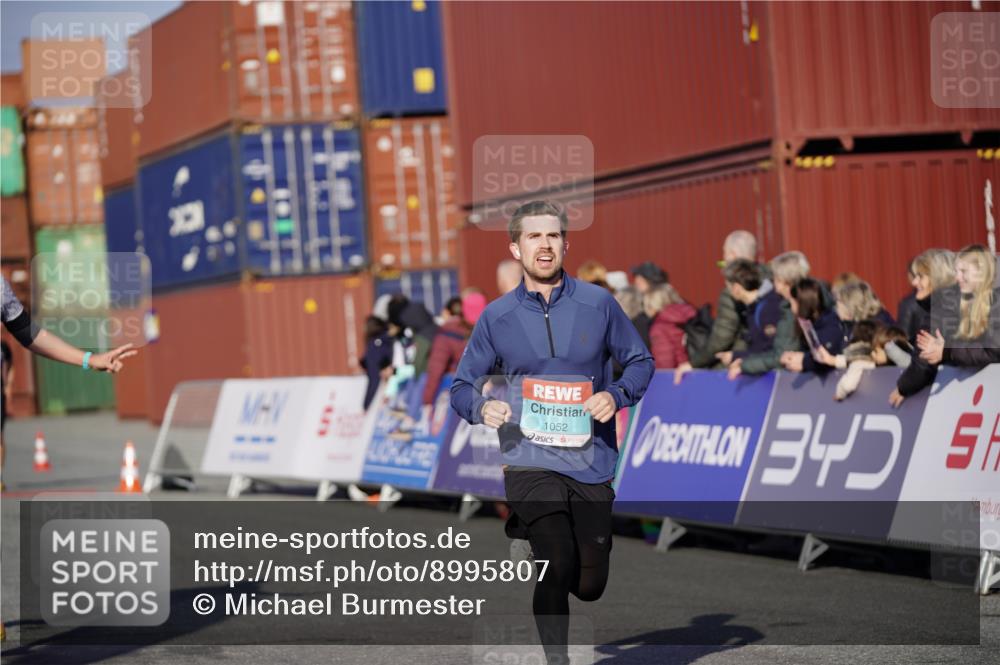 03.10.2025 - Köhlbrandbrückenlauf Michael Burmester http://msf.ph/oto/8995807 03.10.2025 09:58:19 Ziel 1052, 1112, 1143, 3338, 3592 meine-sportfotos.de