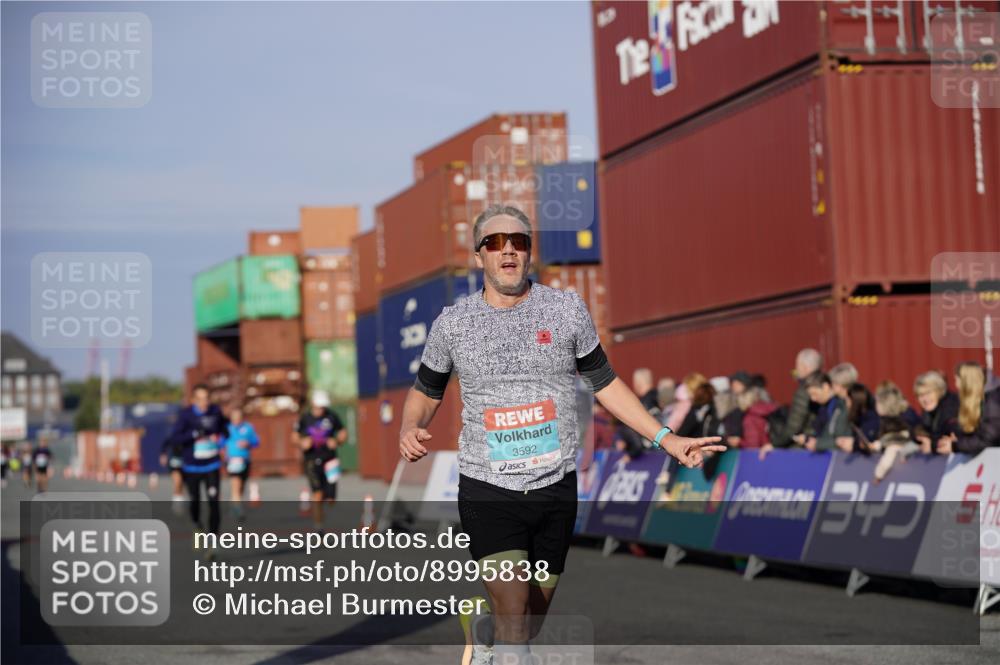 03.10.2025 - Köhlbrandbrückenlauf Michael Burmester http://msf.ph/oto/8995838 03.10.2025 09:58:21 Ziel 1052, 1112, 2962, 3338, 3592, 3836 meine-sportfotos.de