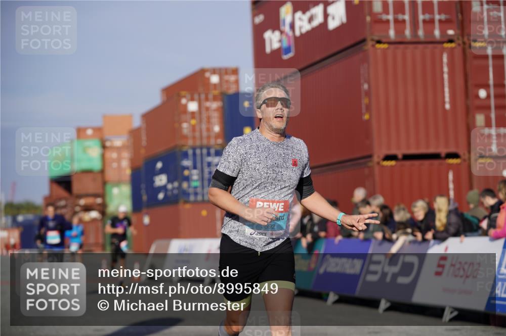 03.10.2025 - Köhlbrandbrückenlauf Michael Burmester http://msf.ph/oto/8995849 03.10.2025 09:58:21 Ziel 1052, 1112, 2962, 3338, 3592, 3836 meine-sportfotos.de