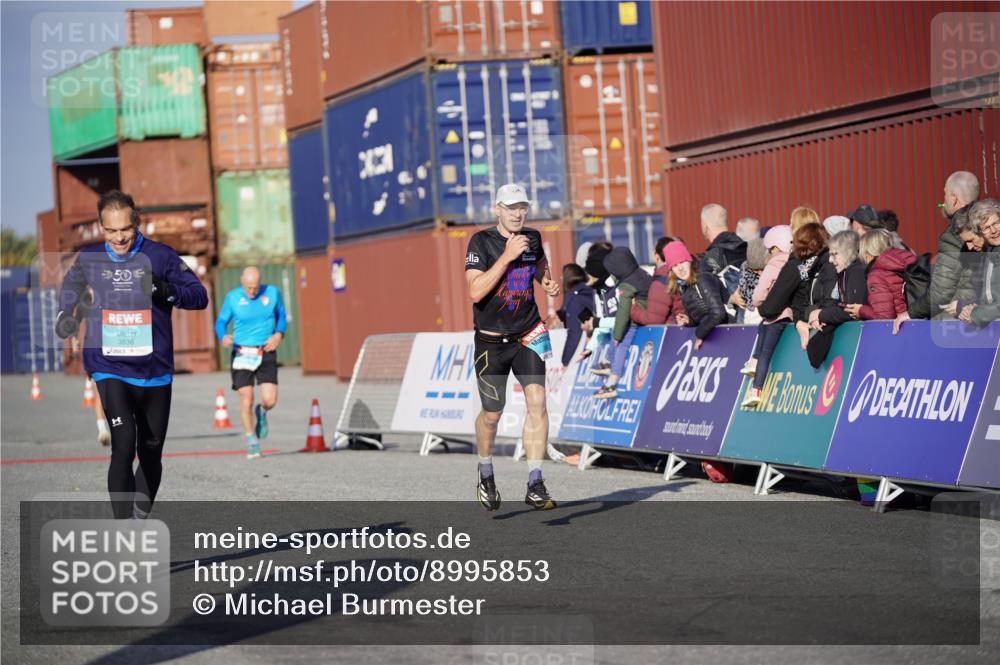 03.10.2025 - Köhlbrandbrückenlauf Michael Burmester http://msf.ph/oto/8995853 03.10.2025 09:58:23 Ziel 1052, 2962, 3592, 3836 meine-sportfotos.de