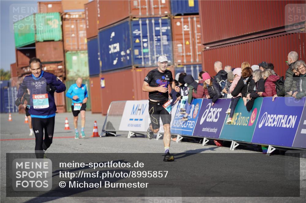 03.10.2025 - Köhlbrandbrückenlauf Michael Burmester http://msf.ph/oto/8995857 03.10.2025 09:58:23 Ziel 1052, 2962, 3592, 3836 meine-sportfotos.de