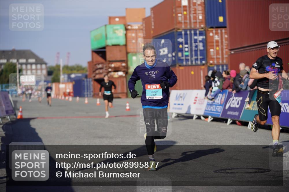 03.10.2025 - Köhlbrandbrückenlauf Michael Burmester http://msf.ph/oto/8995877 03.10.2025 09:58:25 Ziel 1052, 1094, 2962, 3592, 3836 meine-sportfotos.de