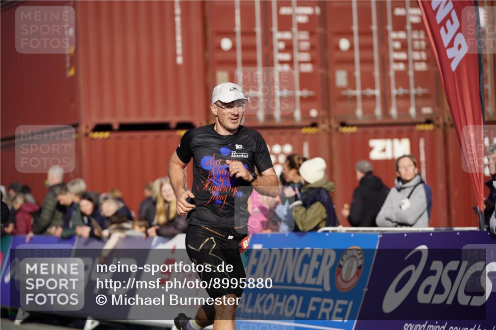 03.10.2025 - Köhlbrandbrückenlauf Michael Burmester http://msf.ph/oto/8995880 03.10.2025 09:58:26 Ziel 1052, 1094, 2962, 3592, 3749, 3836 meine-sportfotos.de