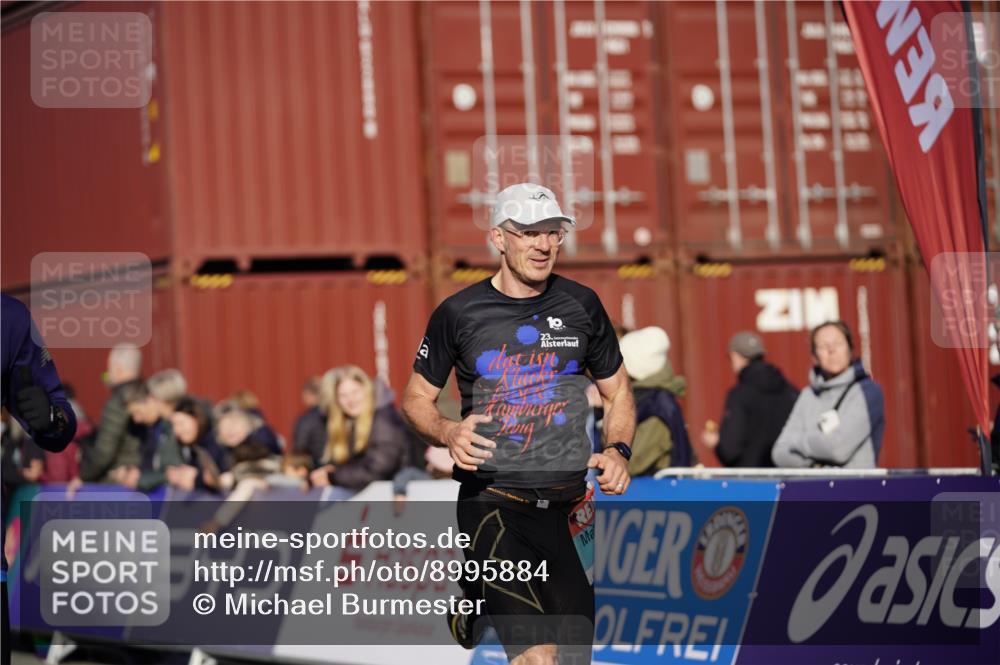 03.10.2025 - Köhlbrandbrückenlauf Michael Burmester http://msf.ph/oto/8995884 03.10.2025 09:58:26 Ziel 1052, 1094, 2962, 3592, 3749, 3836 meine-sportfotos.de