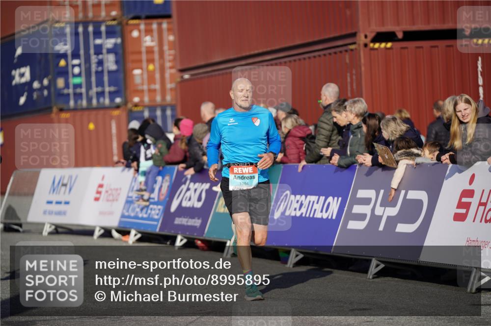 03.10.2025 - Köhlbrandbrückenlauf Michael Burmester http://msf.ph/oto/8995895 03.10.2025 09:58:28 Ziel 1094, 2962, 3749, 3836 meine-sportfotos.de
