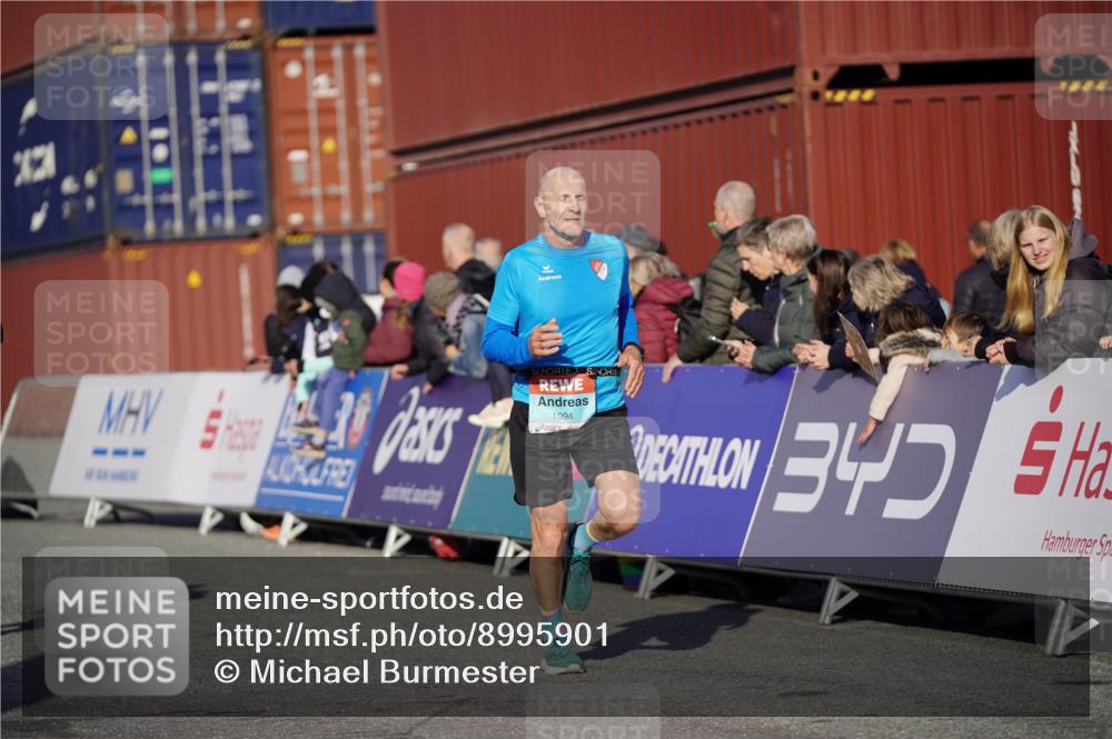 03.10.2025 - Köhlbrandbrückenlauf Michael Burmester http://msf.ph/oto/8995901 03.10.2025 09:58:28 Ziel 1094, 2962, 3749, 3836 meine-sportfotos.de