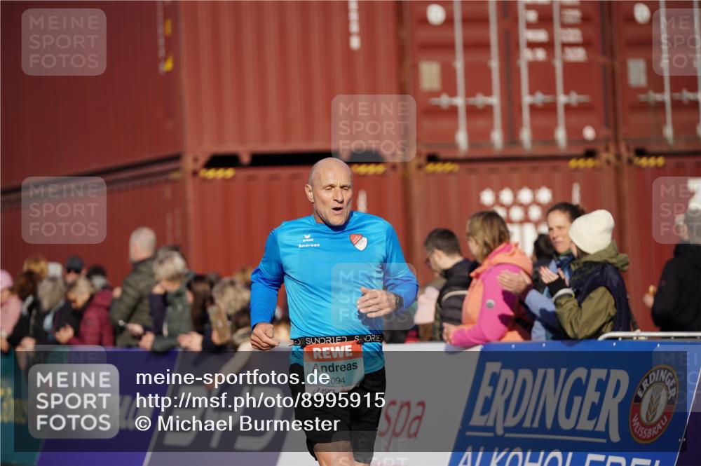03.10.2025 - Köhlbrandbrückenlauf Michael Burmester http://msf.ph/oto/8995915 03.10.2025 09:58:29 Ziel 1094, 2962, 3749, 3836 meine-sportfotos.de