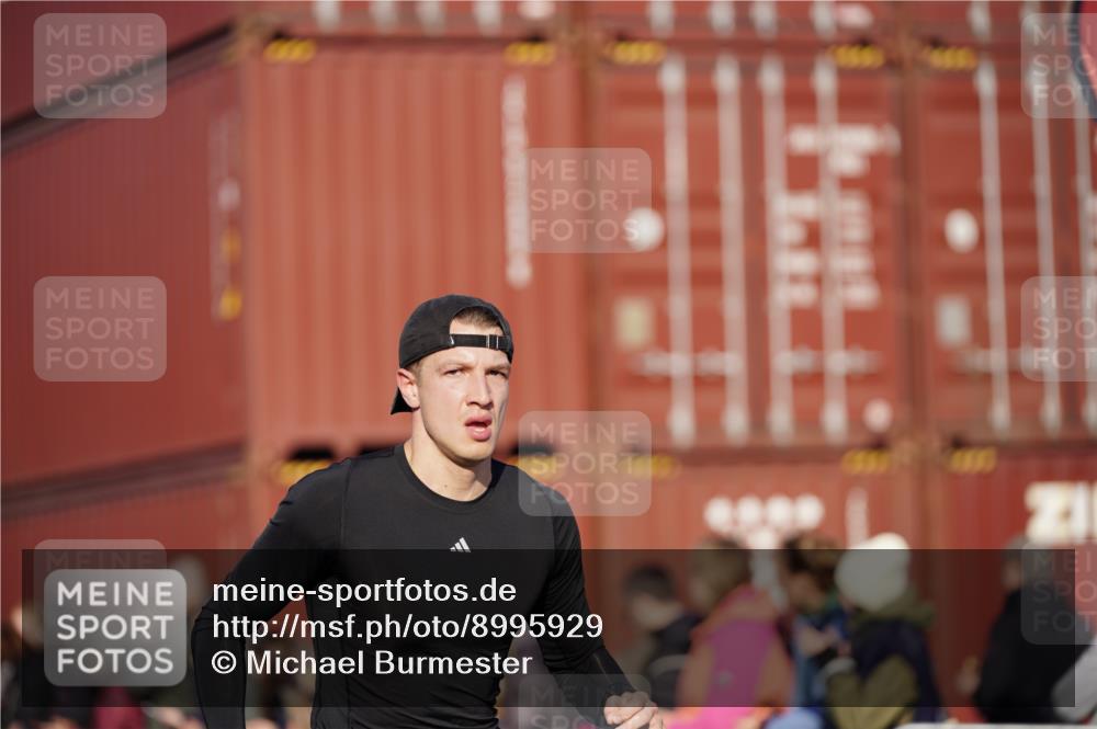 03.10.2025 - Köhlbrandbrückenlauf Michael Burmester http://msf.ph/oto/8995929 03.10.2025 09:58:31 Ziel 1094, 2962, 3749, 3836 meine-sportfotos.de