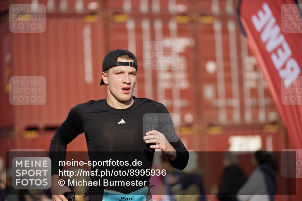 03.10.2025 - Köhlbrandbrückenlauf Michael Burmester http://msf.ph/oto/8995936 03.10.2025 09:58:31 Ziel 1094, 2962, 3749, 3836 meine-sportfotos.de