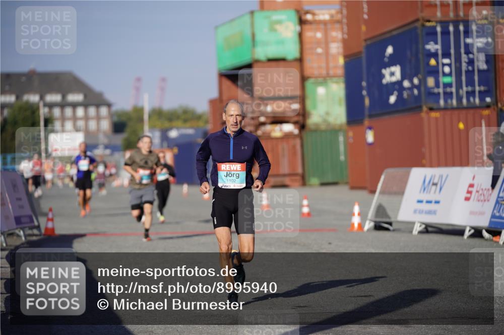03.10.2025 - Köhlbrandbrückenlauf Michael Burmester http://msf.ph/oto/8995940 03.10.2025 09:58:38 Ziel 1102, 1142, 3749 meine-sportfotos.de