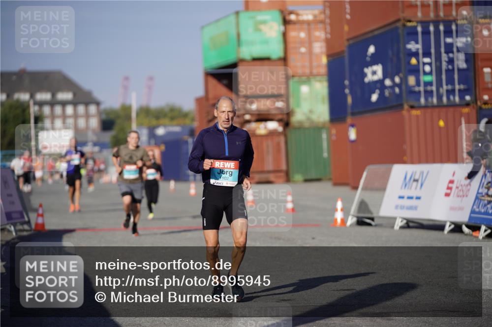 03.10.2025 - Köhlbrandbrückenlauf Michael Burmester http://msf.ph/oto/8995945 03.10.2025 09:58:38 Ziel 1102, 1142, 3749 meine-sportfotos.de