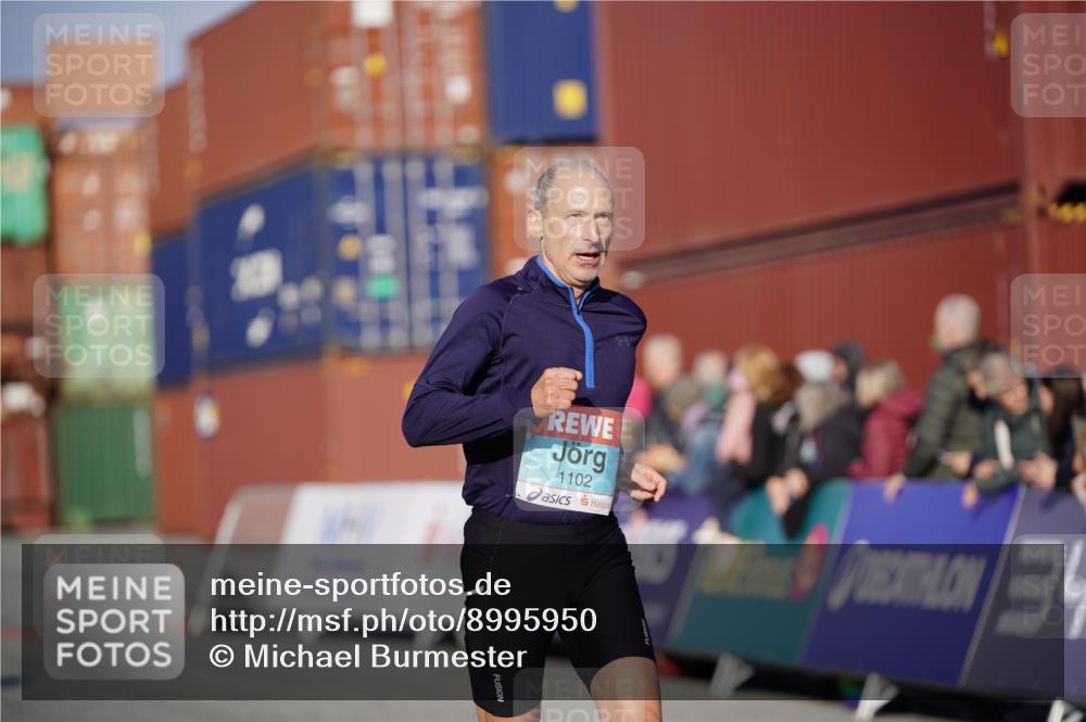 03.10.2025 - Köhlbrandbrückenlauf Michael Burmester http://msf.ph/oto/8995950 03.10.2025 09:58:40 Ziel 1102, 1142 meine-sportfotos.de