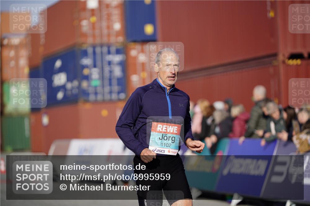 03.10.2025 - Köhlbrandbrückenlauf Michael Burmester http://msf.ph/oto/8995959 03.10.2025 09:58:40 Ziel 1102, 1142 meine-sportfotos.de