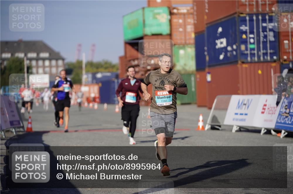 03.10.2025 - Köhlbrandbrückenlauf Michael Burmester http://msf.ph/oto/8995964 03.10.2025 09:58:42 Ziel 1102, 1142, 2302, 3174 meine-sportfotos.de