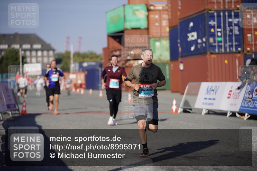 03.10.2025 - Köhlbrandbrückenlauf Michael Burmester http://msf.ph/oto/8995971 03.10.2025 09:58:42 Ziel 1102, 1142, 2302, 3174 meine-sportfotos.de