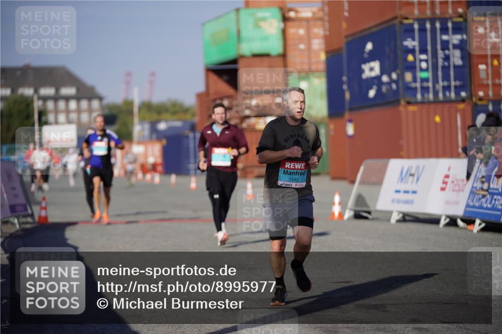 03.10.2025 - Köhlbrandbrückenlauf Michael Burmester http://msf.ph/oto/8995977 03.10.2025 09:58:42 Ziel 1102, 1142, 2302, 3174 meine-sportfotos.de