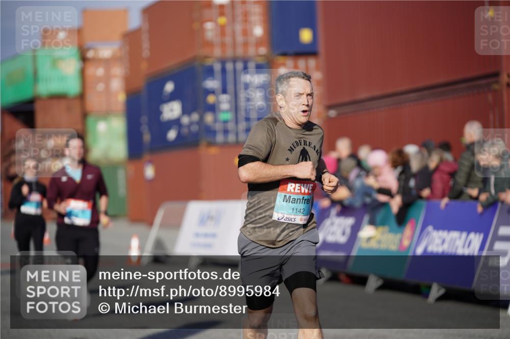 03.10.2025 - Köhlbrandbrückenlauf Michael Burmester http://msf.ph/oto/8995984 03.10.2025 09:58:44 Ziel 1102, 1142, 1215, 2302, 3174 meine-sportfotos.de