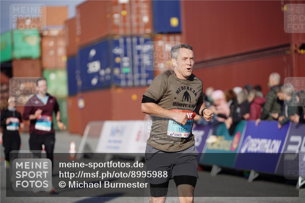 03.10.2025 - Köhlbrandbrückenlauf Michael Burmester http://msf.ph/oto/8995988 03.10.2025 09:58:44 Ziel 1102, 1142, 1215, 2302, 3174 meine-sportfotos.de
