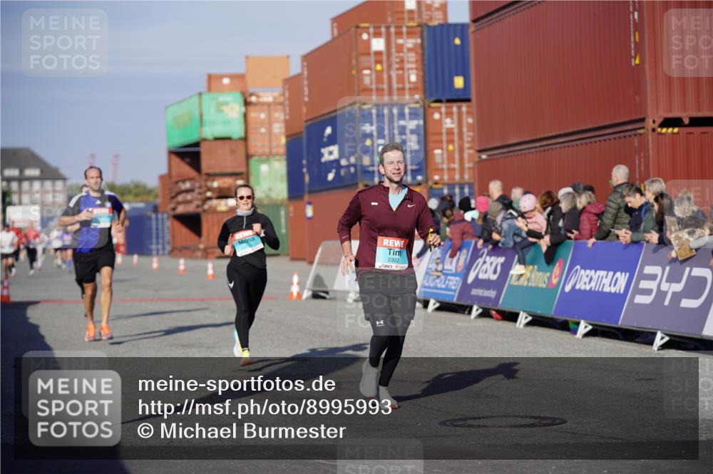 03.10.2025 - Köhlbrandbrückenlauf Michael Burmester http://msf.ph/oto/8995993 03.10.2025 09:58:45 Ziel 1054, 1102, 1142, 1215, 2302, 3174 meine-sportfotos.de