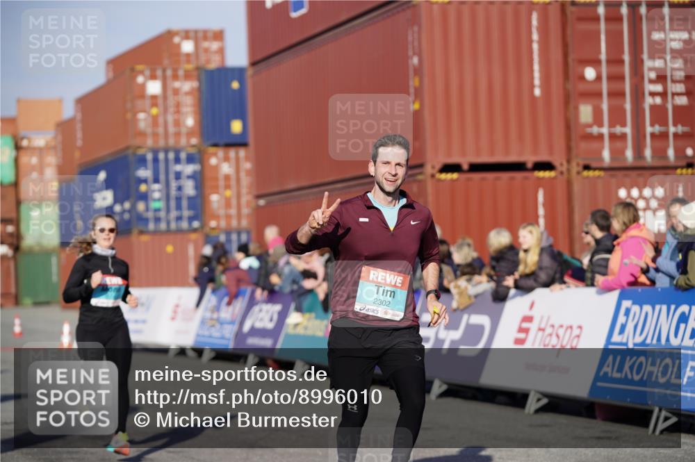 03.10.2025 - Köhlbrandbrückenlauf Michael Burmester http://msf.ph/oto/8996010 03.10.2025 09:58:46 Ziel 1054, 1102, 1142, 1215, 2302, 3174 meine-sportfotos.de