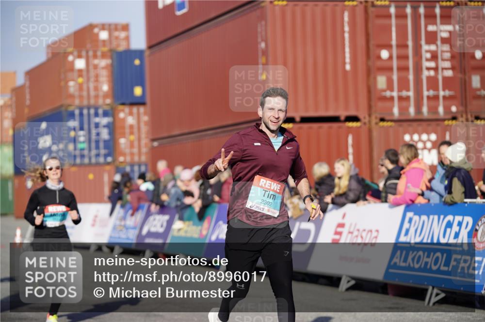03.10.2025 - Köhlbrandbrückenlauf Michael Burmester http://msf.ph/oto/8996017 03.10.2025 09:58:46 Ziel 1054, 1102, 1142, 1215, 2302, 3174 meine-sportfotos.de