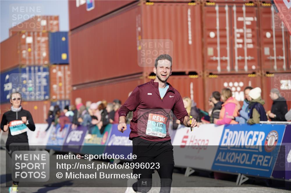 03.10.2025 - Köhlbrandbrückenlauf Michael Burmester http://msf.ph/oto/8996023 03.10.2025 09:58:47 Ziel 1054, 1142, 1215, 2302, 3174 meine-sportfotos.de