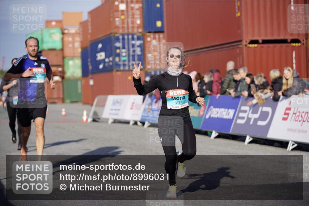 03.10.2025 - Köhlbrandbrückenlauf Michael Burmester http://msf.ph/oto/8996031 03.10.2025 09:58:47 Ziel 1054, 1142, 1215, 2302, 3174 meine-sportfotos.de