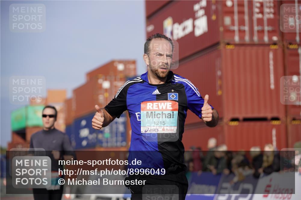 03.10.2025 - Köhlbrandbrückenlauf Michael Burmester http://msf.ph/oto/8996049 03.10.2025 09:58:49 Ziel 1054, 1142, 1215, 2302, 3174 meine-sportfotos.de