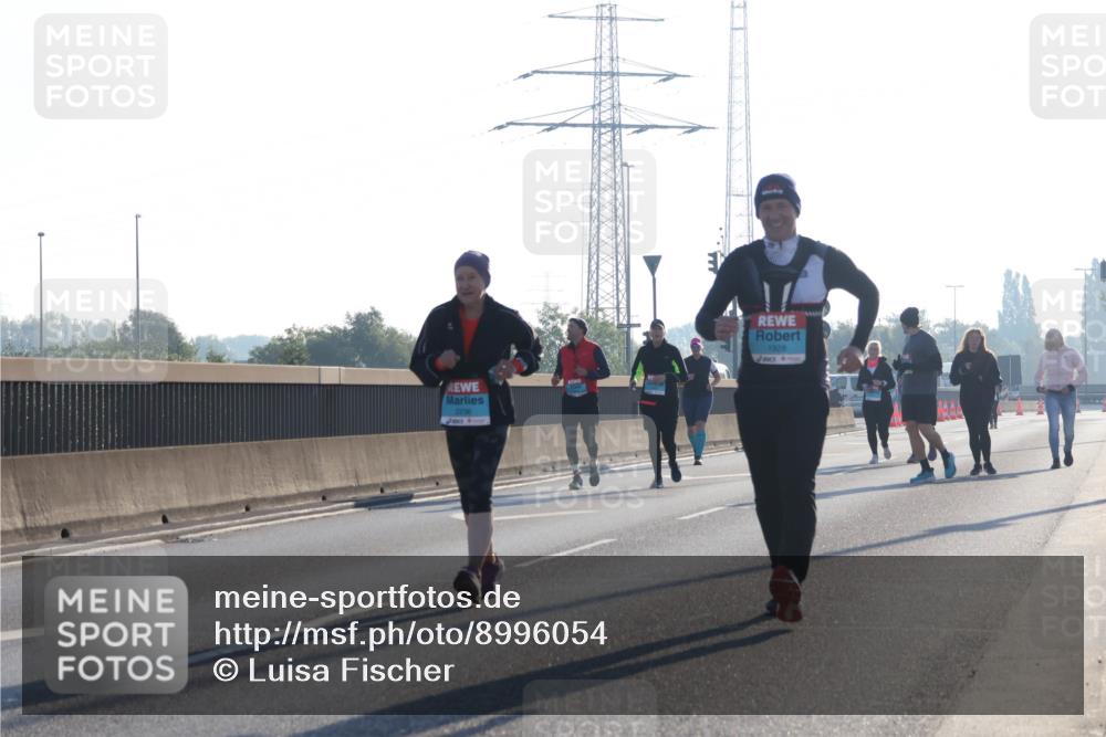 03.10.2025 - Köhlbrandbrückenlauf Luisa Fischer http://msf.ph/oto/8996054 03.10.2025 10:27:18 Position 3 2236, 1928 meine-sportfotos.de