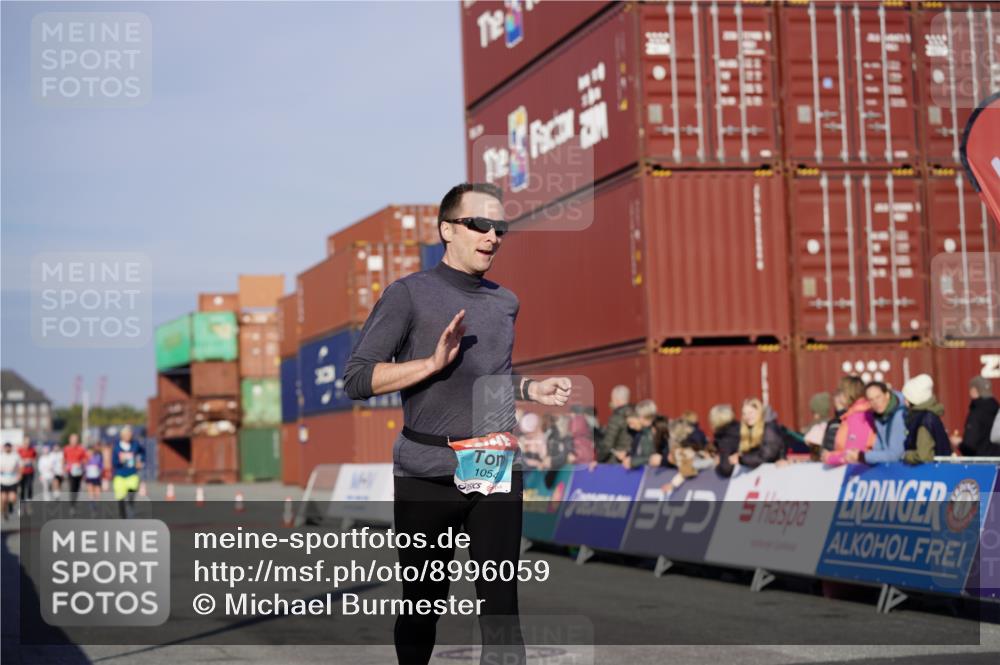 03.10.2025 - Köhlbrandbrückenlauf Michael Burmester http://msf.ph/oto/8996059 03.10.2025 09:58:50 Ziel 1054, 1142, 1215, 2302, 3174 meine-sportfotos.de