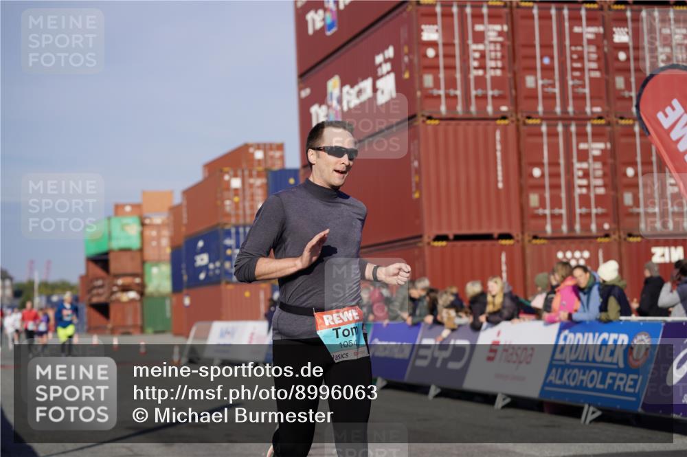 03.10.2025 - Köhlbrandbrückenlauf Michael Burmester http://msf.ph/oto/8996063 03.10.2025 09:58:50 Ziel 1054, 1142, 1215, 2302, 3174 meine-sportfotos.de