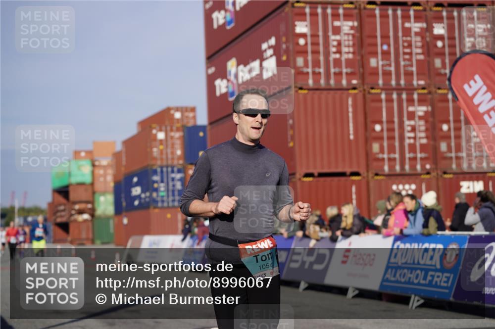 03.10.2025 - Köhlbrandbrückenlauf Michael Burmester http://msf.ph/oto/8996067 03.10.2025 09:58:50 Ziel 1054, 1142, 1215, 2302, 3174 meine-sportfotos.de