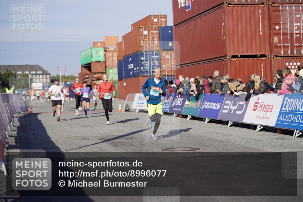 03.10.2025 - Köhlbrandbrückenlauf Michael Burmester http://msf.ph/oto/8996077 03.10.2025 09:58:55 Ziel 1054, 1107, 1185, 1215, 1271, 1383, 3358 meine-sportfotos.de
